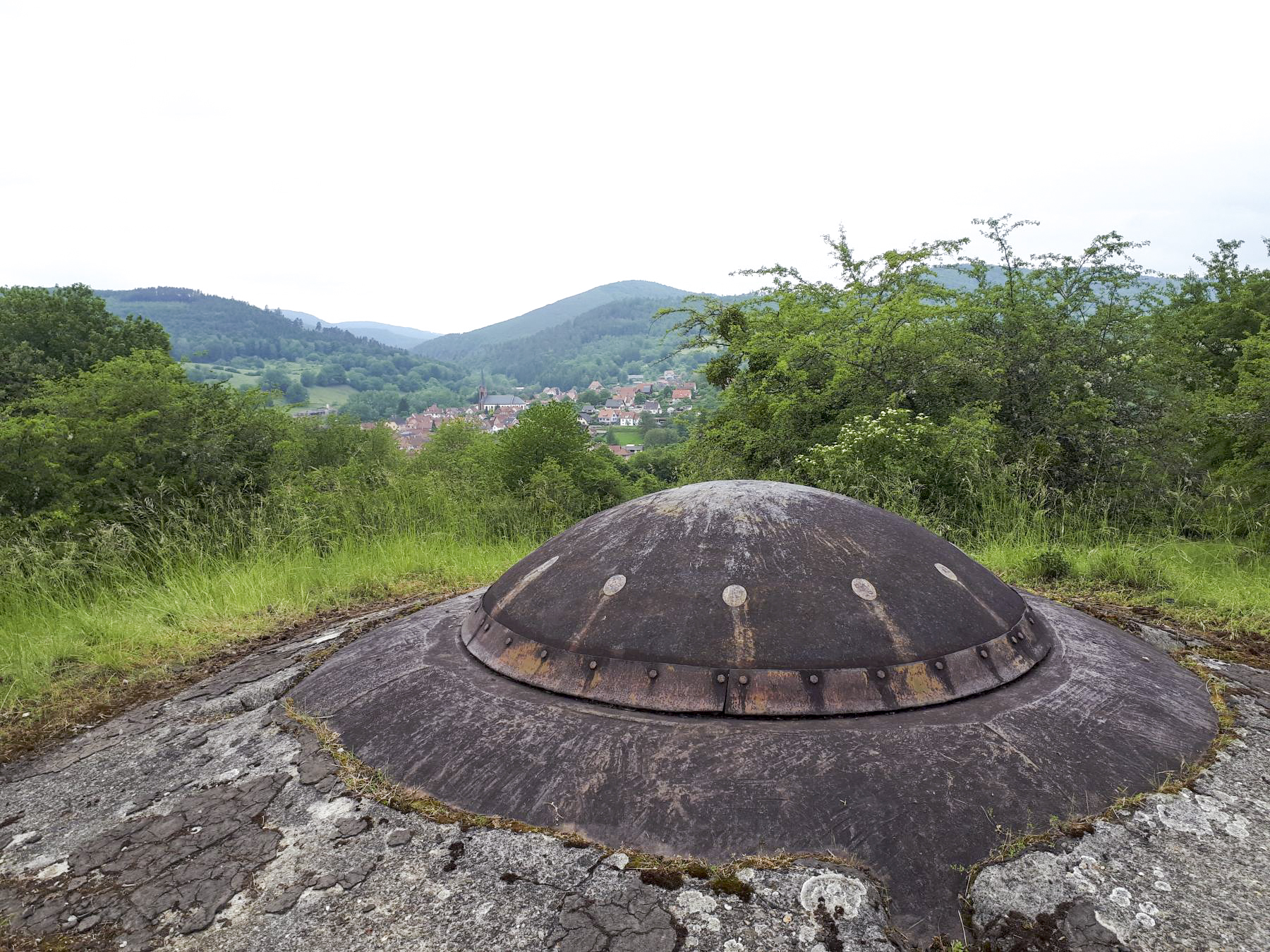 Ligne Maginot - FOUR A CHAUX - FAC - (Ouvrage d'artillerie) - Bloc 5
La tourelle de mitrailleuses dominant Lembach - Gregory Fuchs