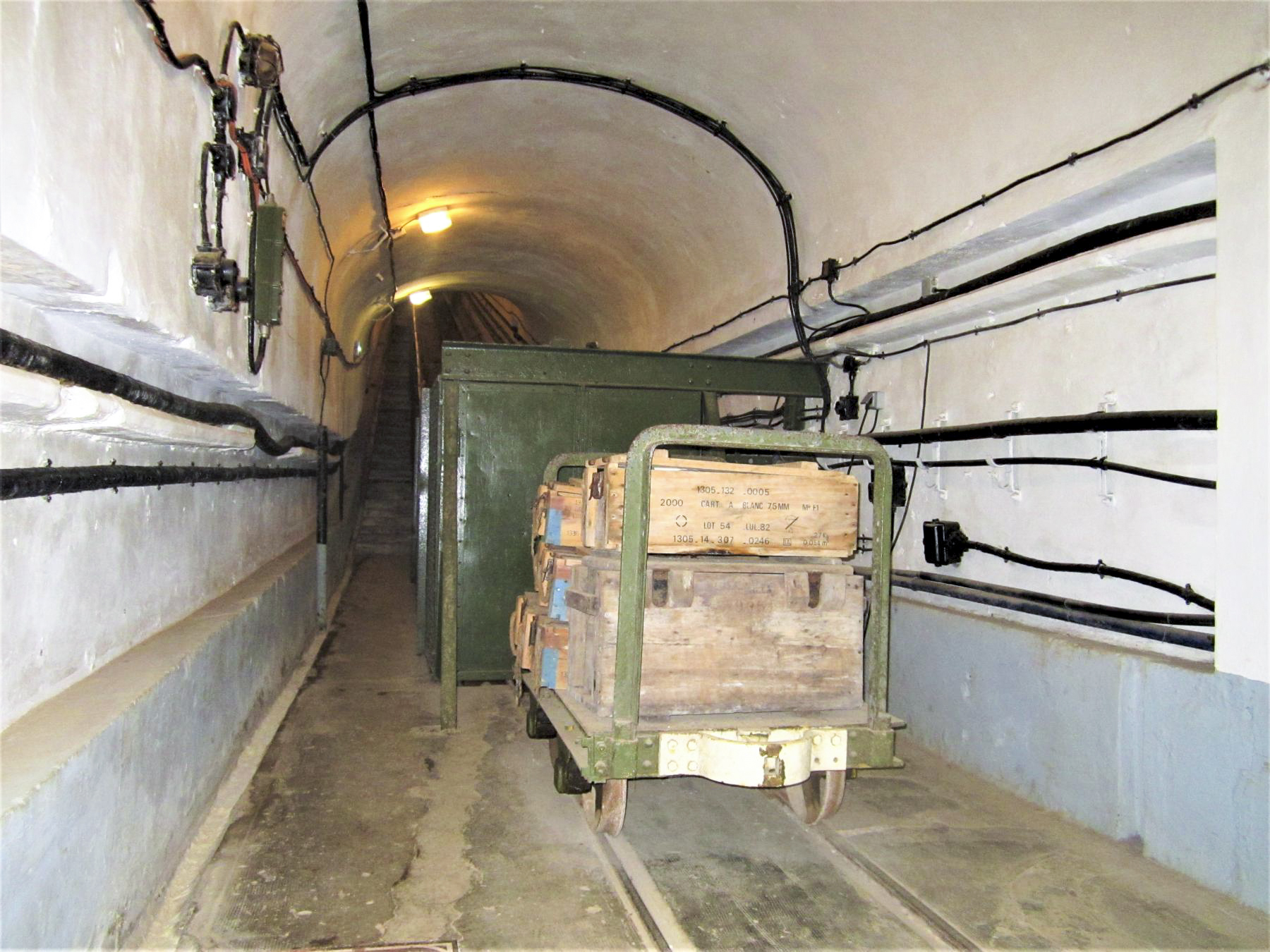 Ligne Maginot - FOUR A CHAUX - FAC - (Ouvrage d'artillerie) - Plan incliné
Portique de chargement/déchargement inférieur - Gregory Fuchs
