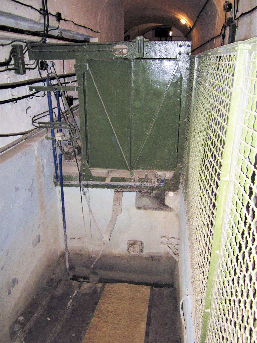 Ligne Maginot - FOUR A CHAUX - FAC - (Ouvrage d'artillerie) - Plan incliné
Portique inférieur - Gregory Fuchs