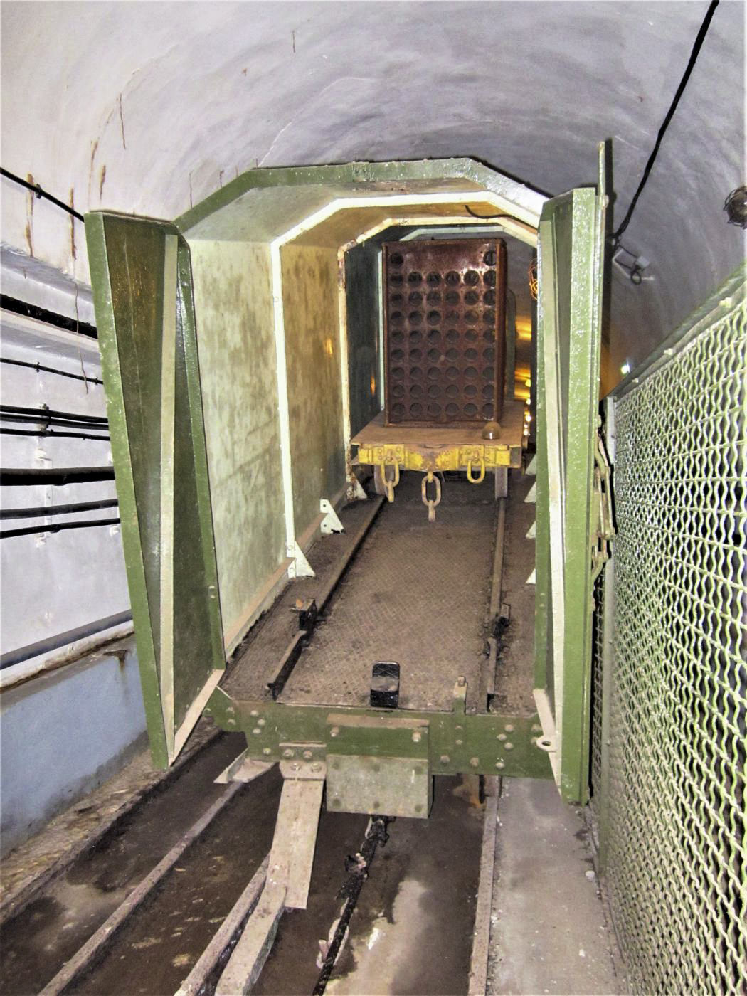 Ligne Maginot - FOUR A CHAUX - FAC - (Ouvrage d'artillerie) - Plan incliné
Monte-wagonnet chargé - Gregory Fuchs