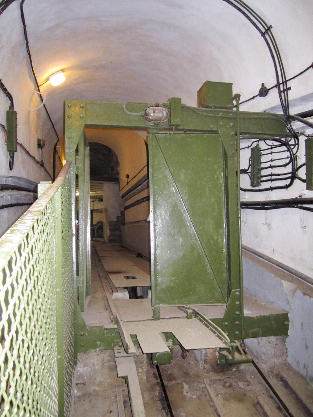 Ligne Maginot - FOUR A CHAUX - FAC - (Ouvrage d'artillerie) - Plan incliné
Portique supérieur - Gregory Fuchs