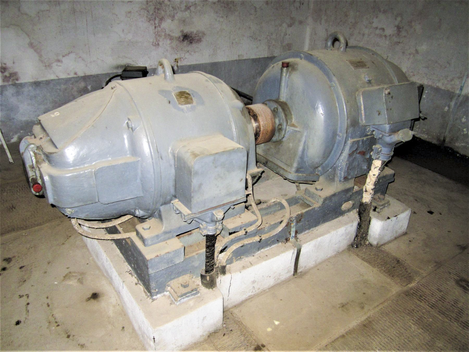Ligne Maginot - FOUR A CHAUX - FAC - (Ouvrage d'artillerie) - Sous station électrique
Groupe convertisseur - Gregory Fuchs