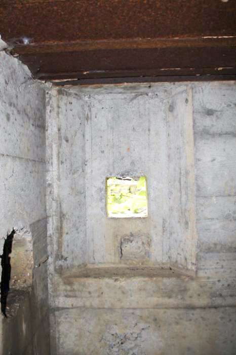 Ligne Maginot - SCHITTEFELD 1 - (Blockhaus pour arme infanterie) - Créneau de défense rapprochée pour fusil-mitrailleur - Christian LENHARD