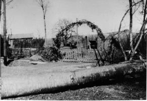 Ligne Maginot - THONNELLE - (Ouvrage d'infanterie) - Bloc 3
Entrée de l'ouvrage
Arc de Triomphe en feuillage dressé pour la visite du duc de Windsor (visite qui finalement n'aura pas lieu)