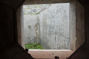 Ligne Maginot - LAVOIR - (Ouvrage d'artillerie) - Bloc 5
Vue depuis le créneau FM de défense du fossé des 81