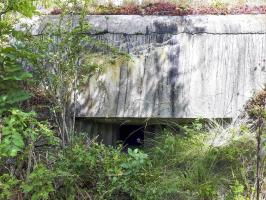 Ligne Maginot - AMODON - (Observatoire d'infanterie) - Créneau observatoire Sud-Est
Noter le dégagement permettant d'accroître le champ de vision sur la droite