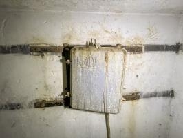 Ligne Maginot - B1 - (Chambre de coupure) - Le boîtier répartiteur LMRT équipé après guerre