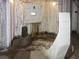 Ligne Maginot - SAINT ROCH (SHR) - (Ouvrage d'artillerie) - Bloc 4
Chambre de tir de 75/29.
Dans les années 50, la chambre a été réarmée avec le prototype n°2, qui a été récupéré en 1978 par l'association de Fermont. 
La pièce est visible dans le musée de l'ouvrage de Fermont