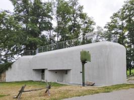 Ligne Maginot - 86 - ASCHENBACH - (Casemate d'infanterie - Double) - La façade nord-est et le projecteur blindé