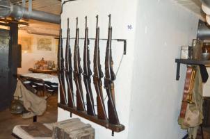 Ligne Maginot - 86 - ASCHENBACH - (Casemate d'infanterie - Double) - Râtelier avec fusils Berthier