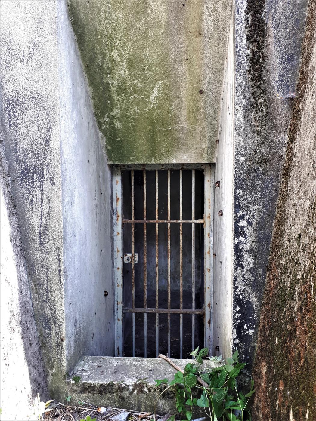 Ligne Maginot - FOURNEAUX - (Chambre de coupure) - L'entrée de plain-pied - Gregory Fuchs
