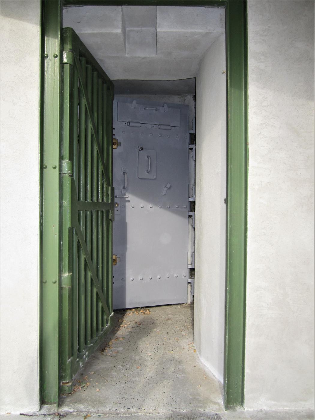 Ligne Maginot - 86 - ASCHENBACH - (Casemate d'infanterie - Double) - Grille et porte blindée de l'entrée du personnel - Gregory Fuchs
