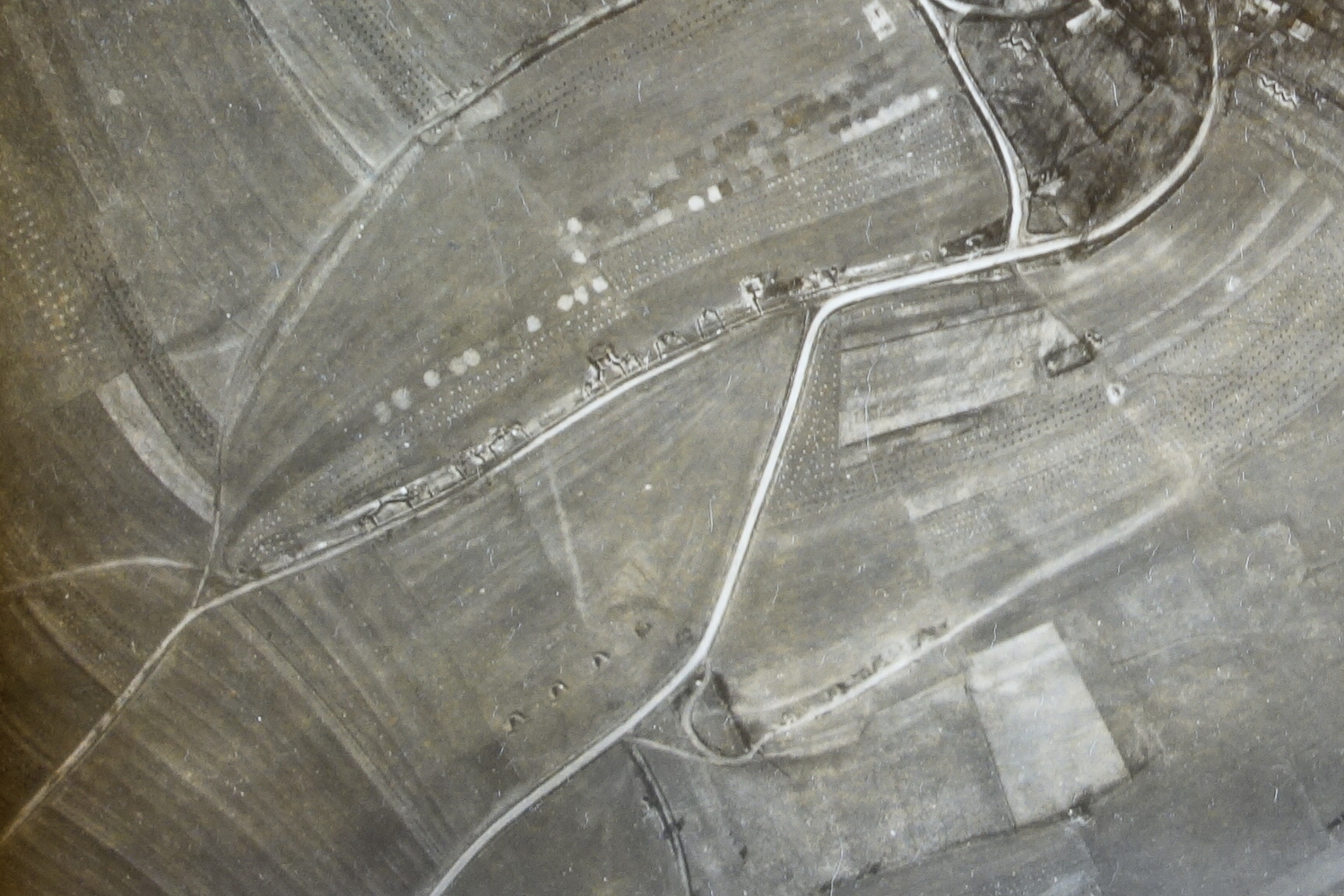 Ligne Maginot - Les positions d'une batterie sont bien visibles sur cette vue aérienne prise lors d'une mission du 9 mars 1940. Il n'est pas possible à ce stade de confirmer s'il s'agit de la batterie du 46e RAMF ou - Les positions d'une batterie sont bien visibles sur cette vue aérienne prise lors d'une mission du 9 mars 1940. Il n'est pas possible à ce stade de confirmer s'il s'agit de la batterie du 46e RAMF ou du 27e RAD. - Armée Française