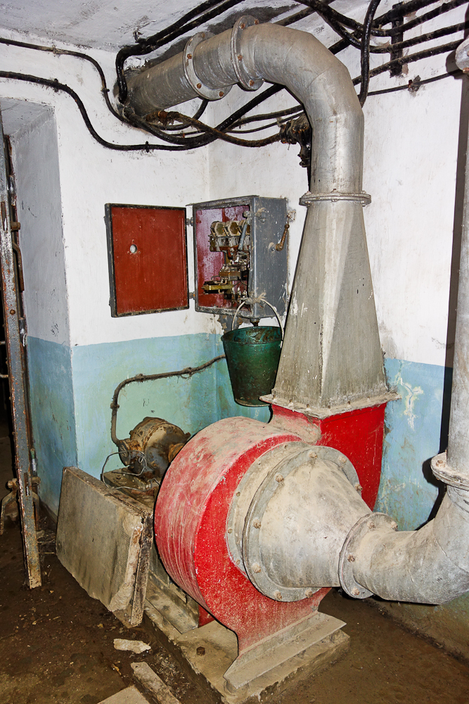 Ligne Maginot - LAVOIR - (Ouvrage d'artillerie) - Entrée des Hommes
Ventilateur air pur - Michel Teiten