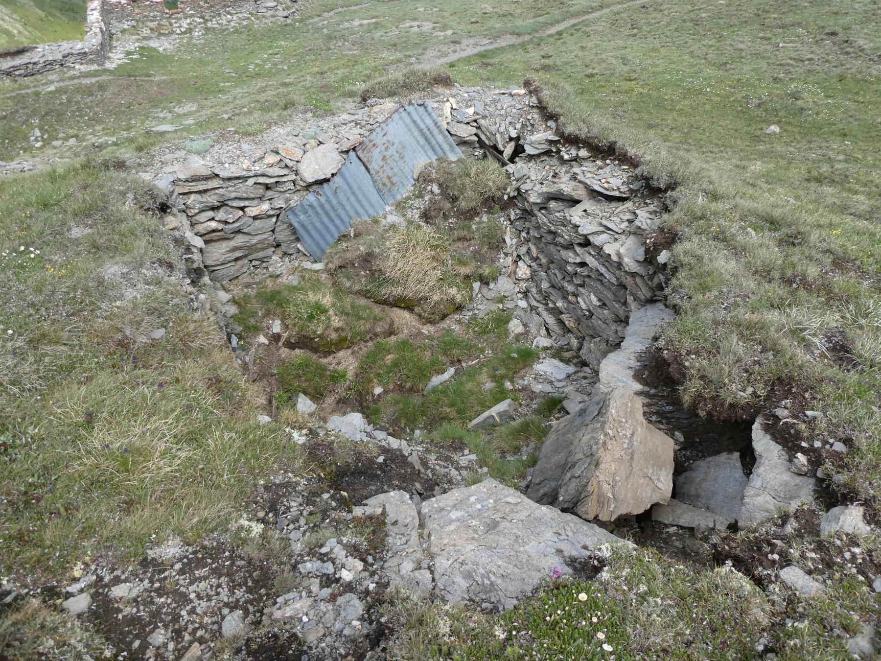 Ligne Maginot - TURRA EST 2 - (Blockhaus pour arme infanterie) - Derrière la position, abri ou emplacement pour mortier 1 - ELLENA - CUNY