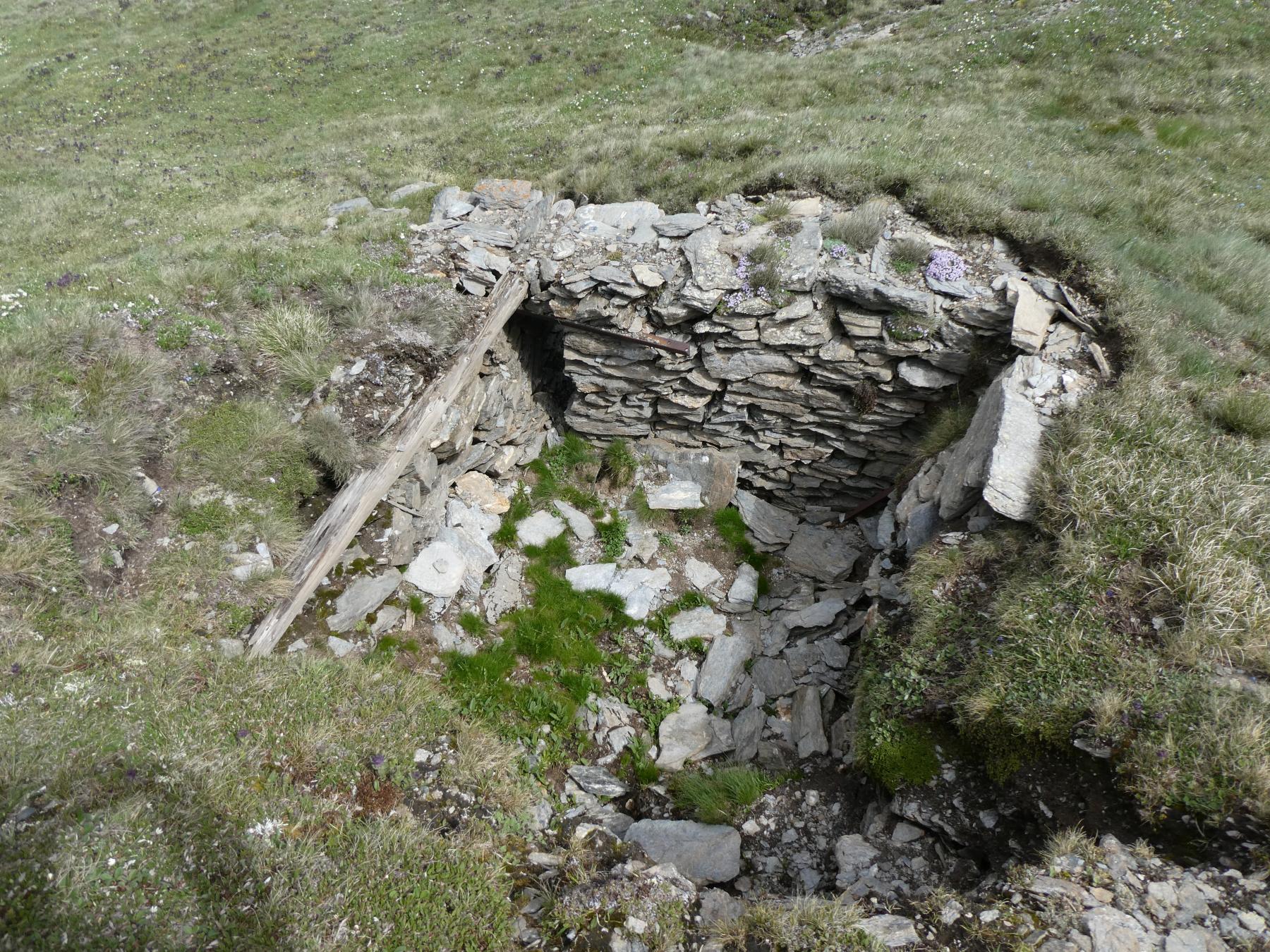Ligne Maginot - TURRA EST 2 - (Blockhaus pour arme infanterie) - Derrière la position, abri ou emplacement pour mortier 2 - ELLENA - CUNY