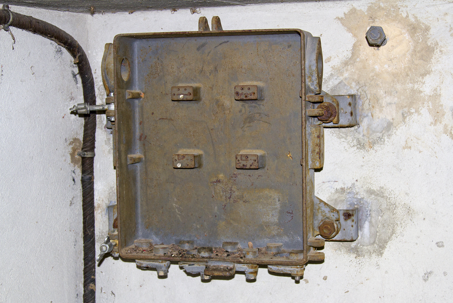 Ligne Maginot - AMODON - (Observatoire d'infanterie) - Répartiteur téléphonique 
Boite de coupure n°2 à 28 circuits  - Michel Teiten