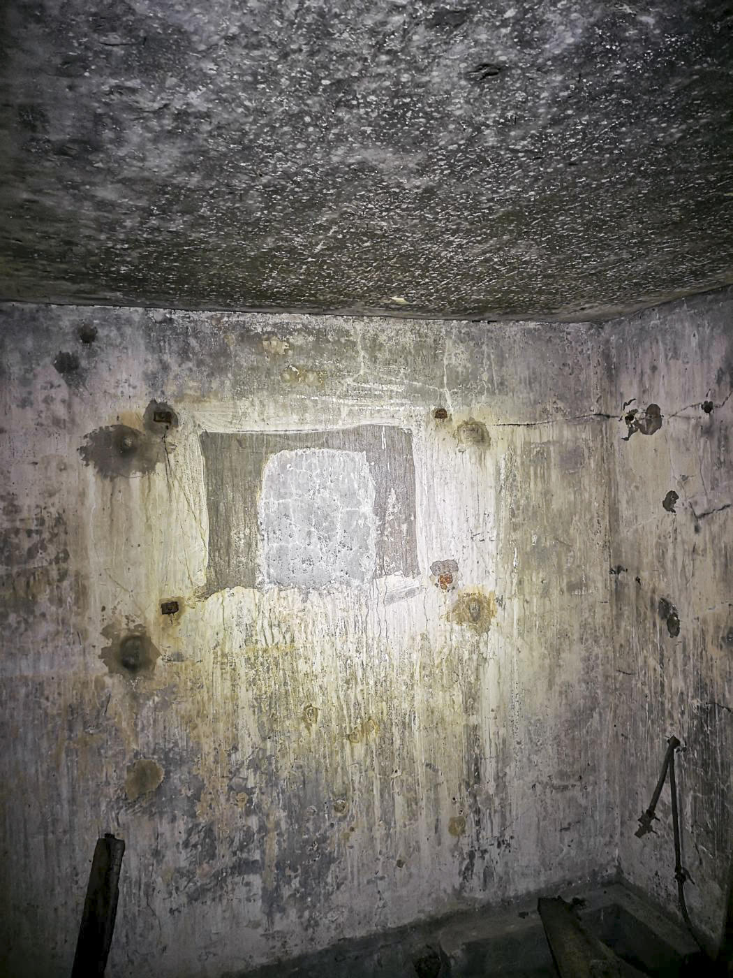 Ligne Maginot - A4 - (Chambre de coupure) - Le répartiteur n'est malheureusement plus en place - DK_Antoine4