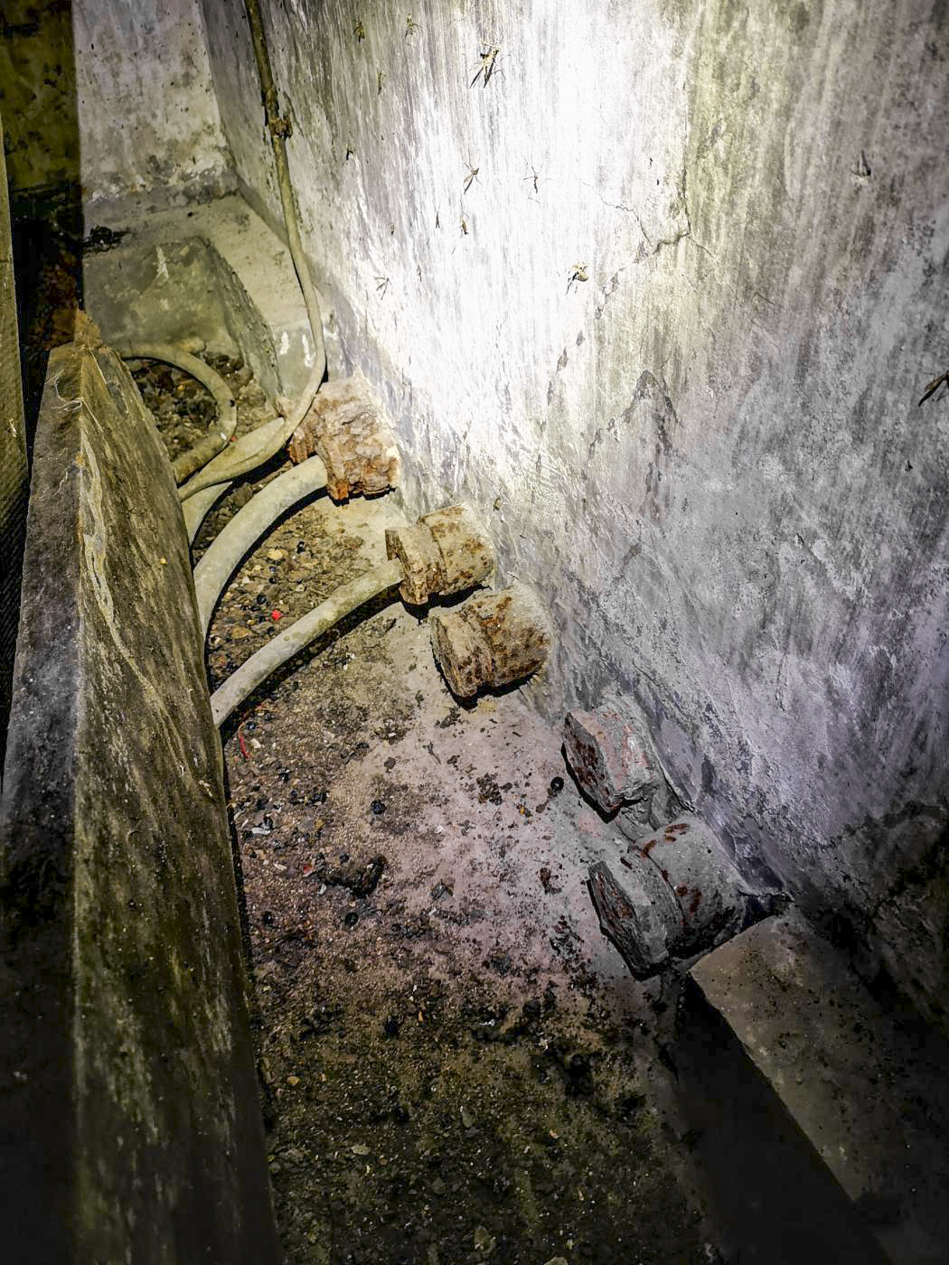 Ligne Maginot - A4 - (Chambre de coupure) - Arrivée ou départ des câbles téléphoniques - DK_Antoine4