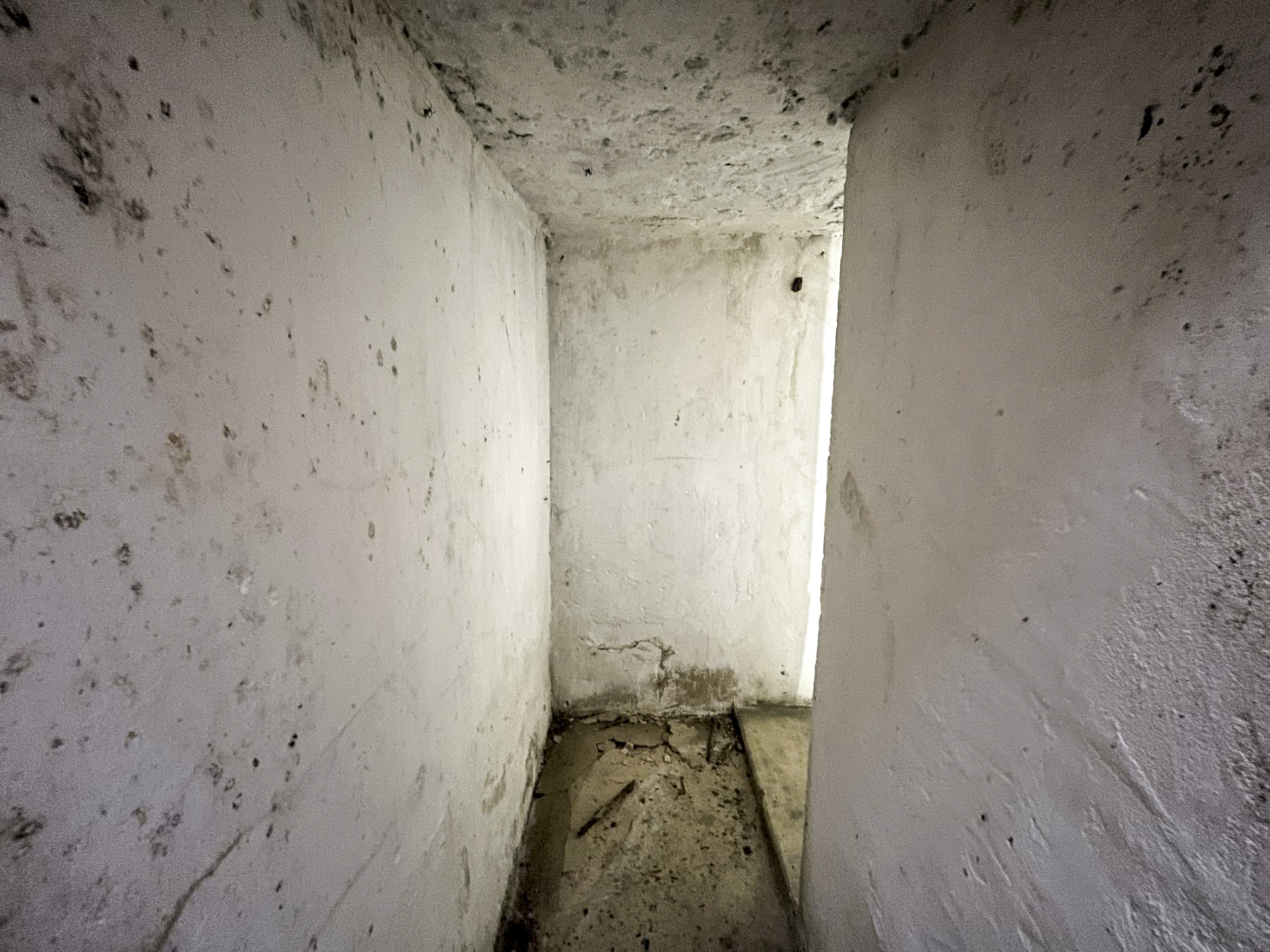 Ligne Maginot - B1 - (Chambre de coupure) - Couloir d'accès au local téléphonique : Absence de porte - DK_Antoine4