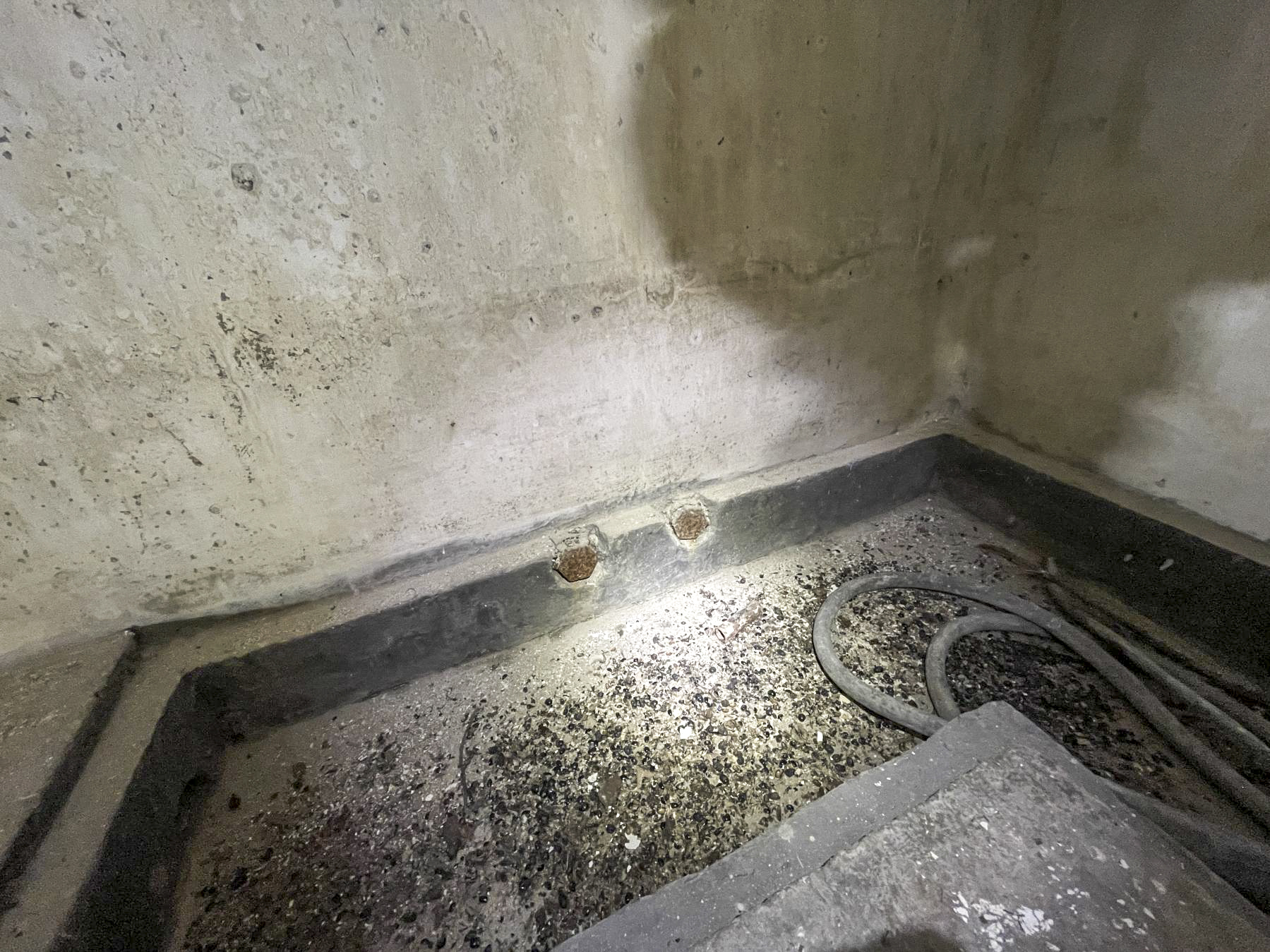Ligne Maginot - B01 - (Chambre de coupure) - Autre arrivée / ou départ de câbles - DK_Antoine4