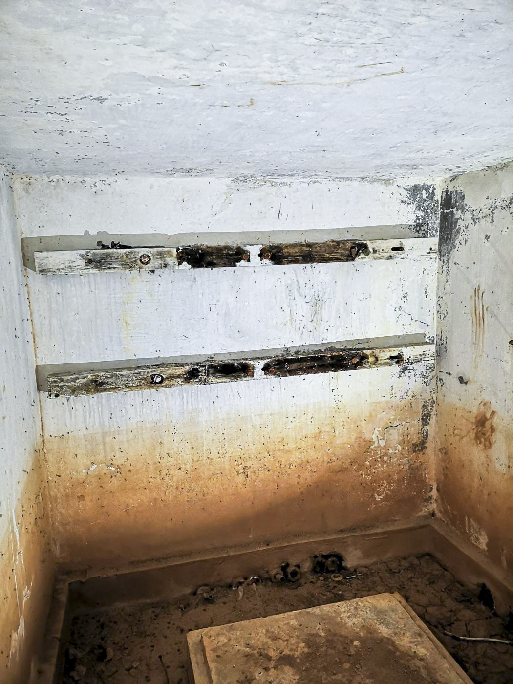 Ligne Maginot - B2 - (Chambre de coupure) - La chambre contenant le répartiteur téléphonique, aujourd'hui disparu. - DK_Antoine4