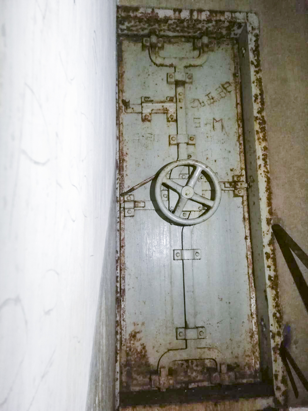 Ligne Maginot - BOVENBERG - A27 - (Ouvrage d'infanterie) - Bloc 5
Porte blindée donnant accès au bloc observatoire - Blackmamba73