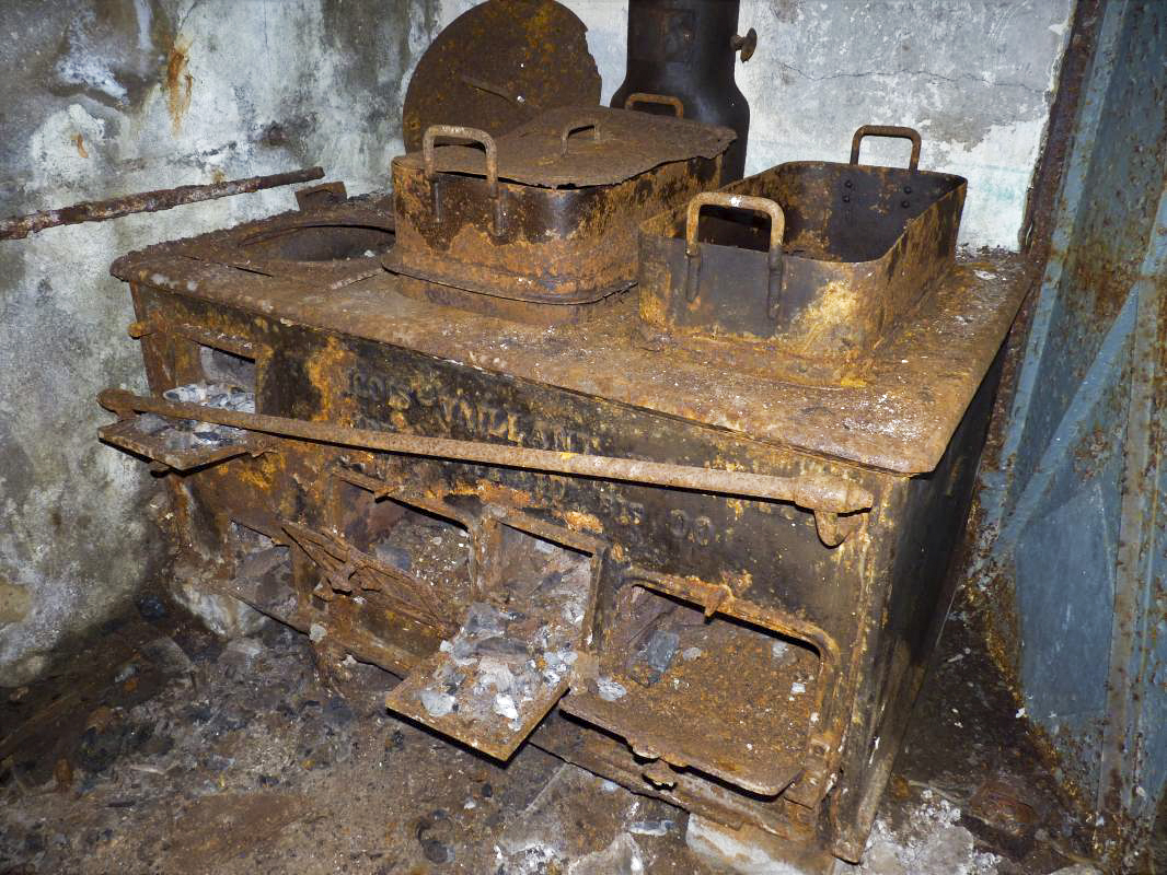 Ligne Maginot - BOVENBERG - A27 - (Ouvrage d'infanterie) - Cuisinière François-Vaillant type 1D bis 00 - Aditus