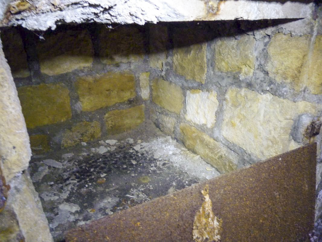 Ligne Maginot - BOVENBERG - A27 - (Ouvrage d'infanterie) - Reste de la station de pompage dans l'egout - Aditus