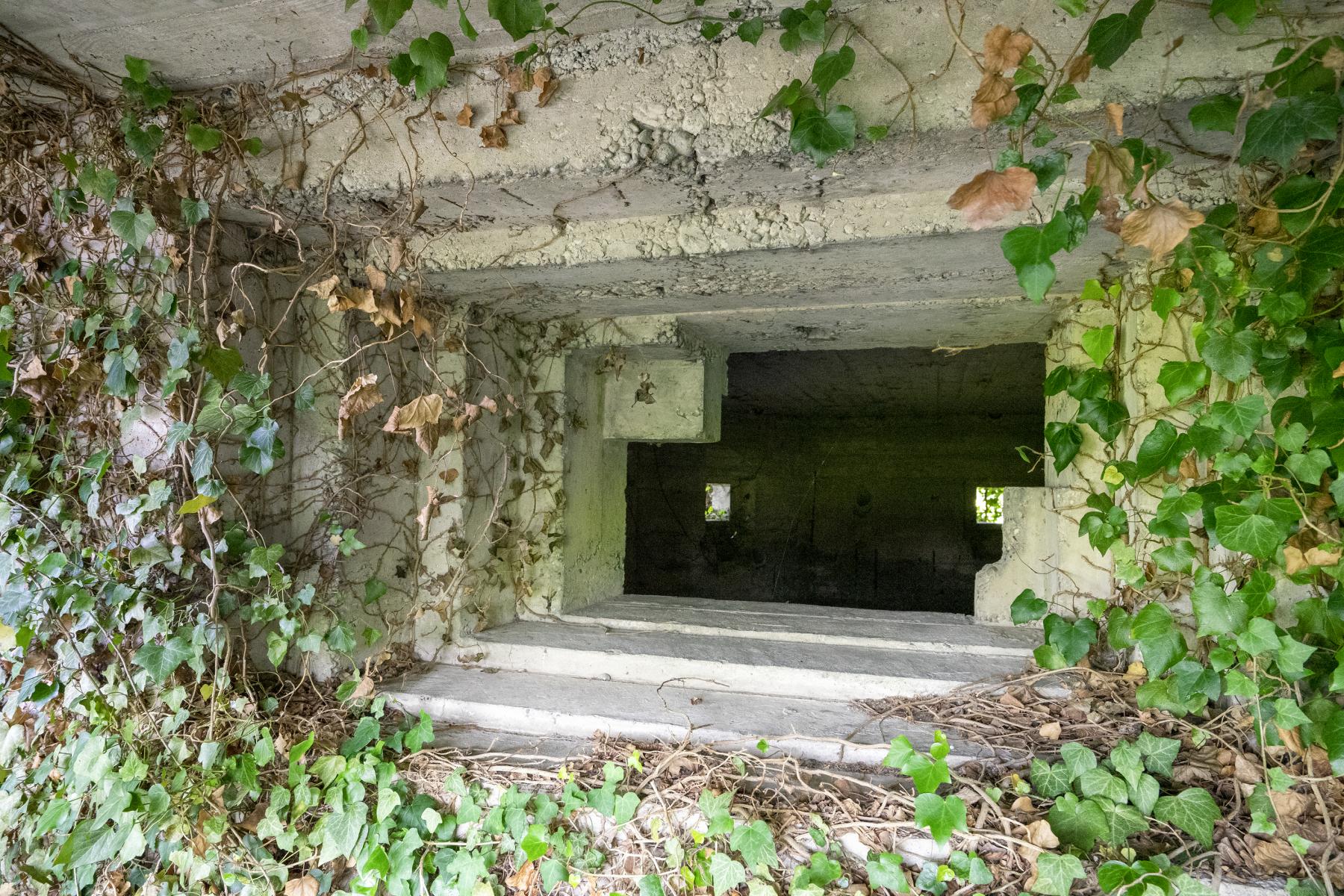 Ligne Maginot - NEUSCHOLLEN EST - (Casemate d'infanterie - Simple) - Le créneau pour le canon - Lia VERMEULEN