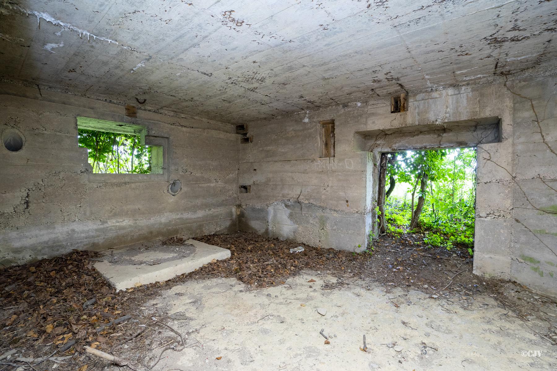 Ligne Maginot - NEUSCHOLLEN EST - (Casemate d'infanterie - Simple) - Chambre de tir avec entrée matériel - Lia VERMEULEN