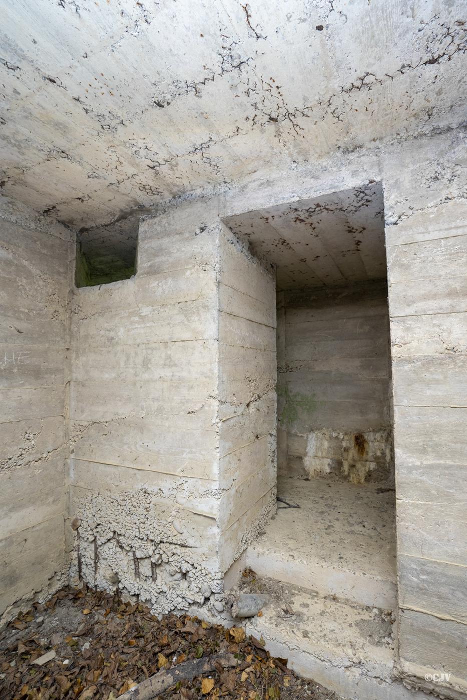 Ligne Maginot - NEUSCHOLLEN EST - (Casemate d'infanterie - Simple) - Vers la caponnière - Lia VERMEULEN