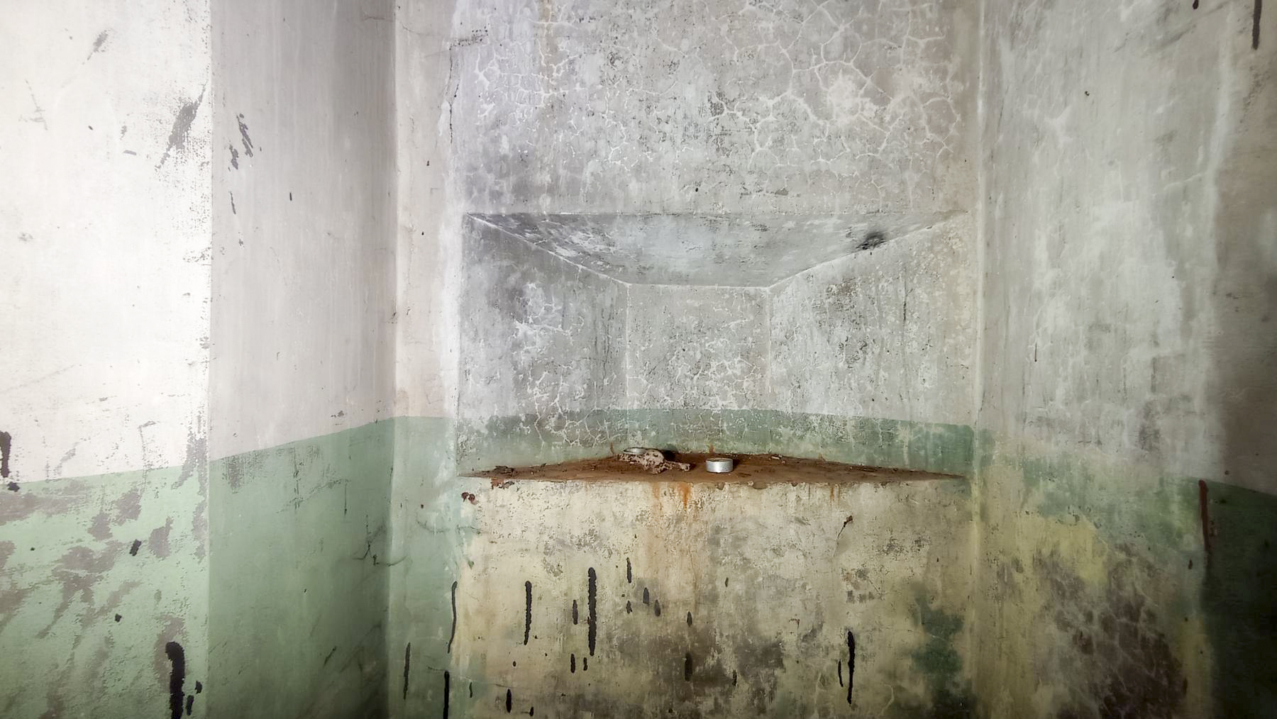 Ligne Maginot - FROHMUHL (PC DU QUARTIER KAPELLENHOF - II/153° RIF) - (Abri) - Insertions murales pour lampes triangulaires - Baptiste Gaudin