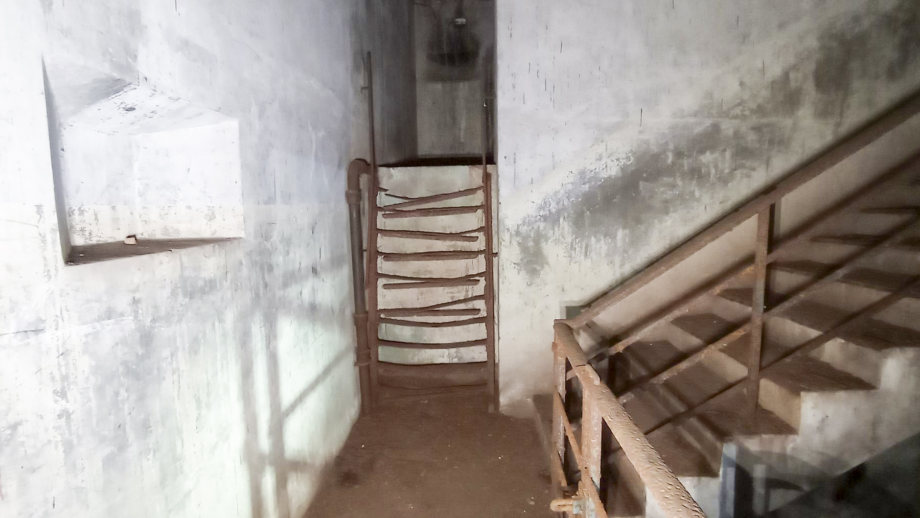 Ligne Maginot - FROHMUHL (PC DU QUARTIER KAPELLENHOF - II/153° RIF) - (Abri) - Échelle permettant d’accéder à l'étage supérieur du coffre d'entrée Ouest - Baptiste Gaudin