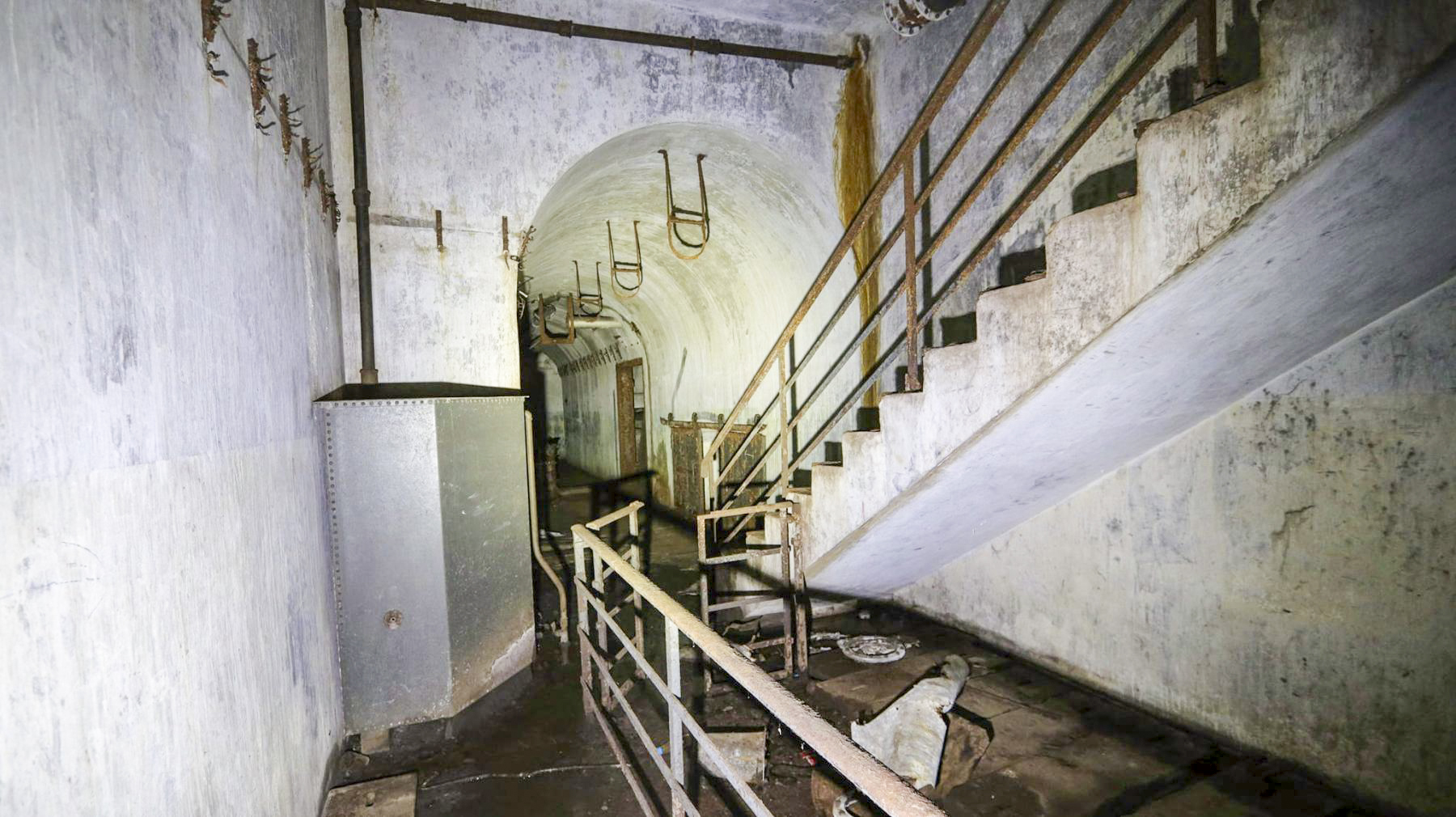 Ligne Maginot - FROHMUHL (PC DU QUARTIER KAPELLENHOF - II/153° RIF) - (Abri) - Coffre d'entrée Est
Le bas de la cage d'escalier - Philippe EVA