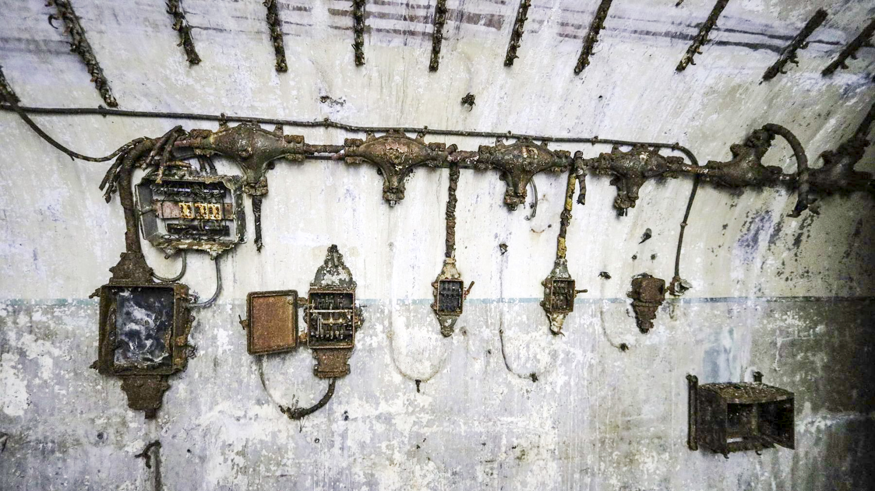 Ligne Maginot - FROHMUHL (PC DU QUARTIER KAPELLENHOF - II/153° RIF) - (Abri) - Usine électrique
Départs électriques - Philippe EVA