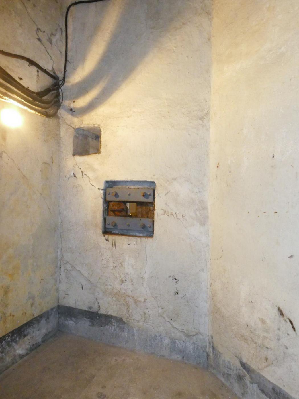 Ligne Maginot - SAINT ROCH (SHR) - (Ouvrage d'artillerie) - Bloc 1
Créneau intérieur de défense - ELLENA - CUNY