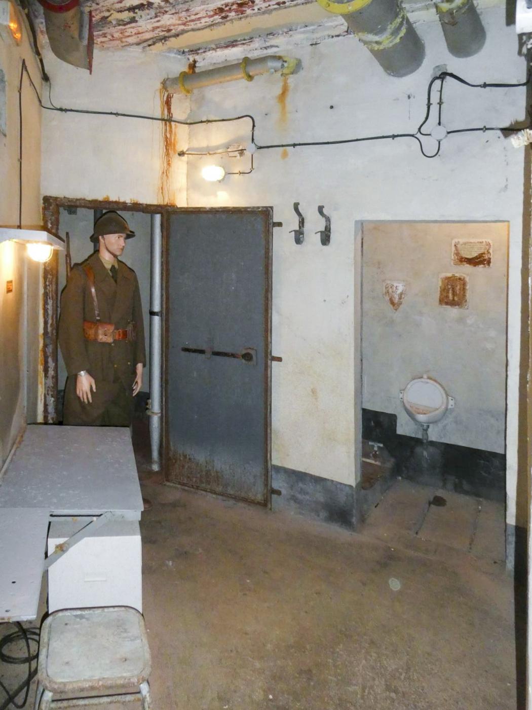 Ligne Maginot - SAINT ROCH (SHR) - (Ouvrage d'artillerie) - Bloc 1
Salle de garde - ELLENA - CUNY