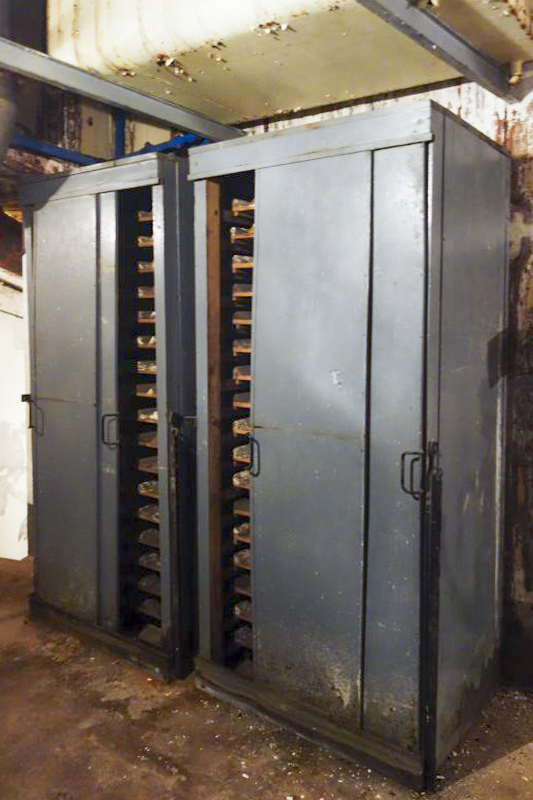 Ligne Maginot - SAINT ROCH (SHR) - (Ouvrage d'artillerie) - Bloc 4
Armoires à munitions de la chambre de tir du canon de 75 mm. - Michel Teiten