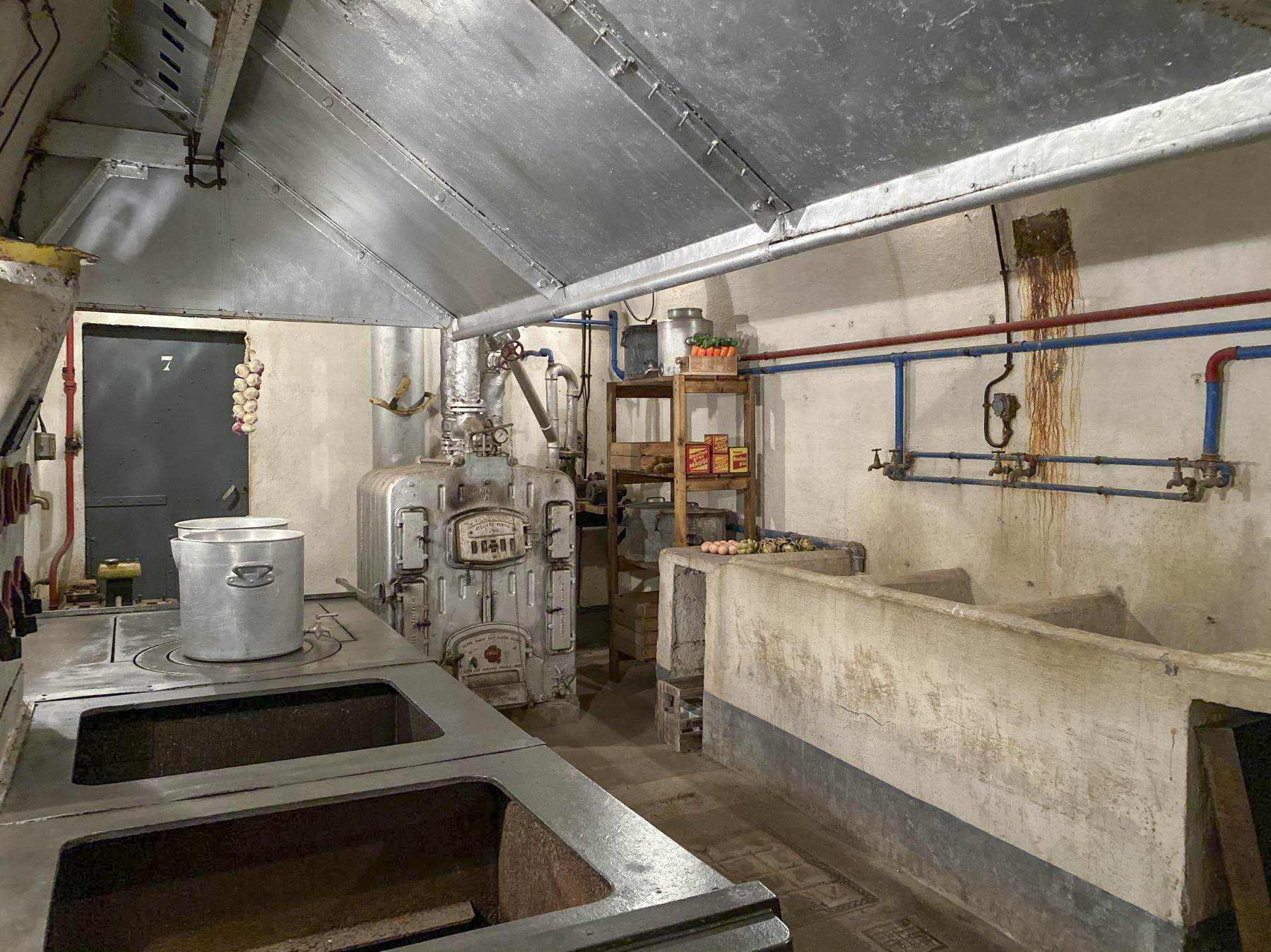Ligne Maginot - SAINT ROCH (SHR) - (Ouvrage d'artillerie) - La cuisine de l'ouvrage.
Fourneau Arthur Martin et chaudière Ateliers Ventil - Pascal LAMBERT