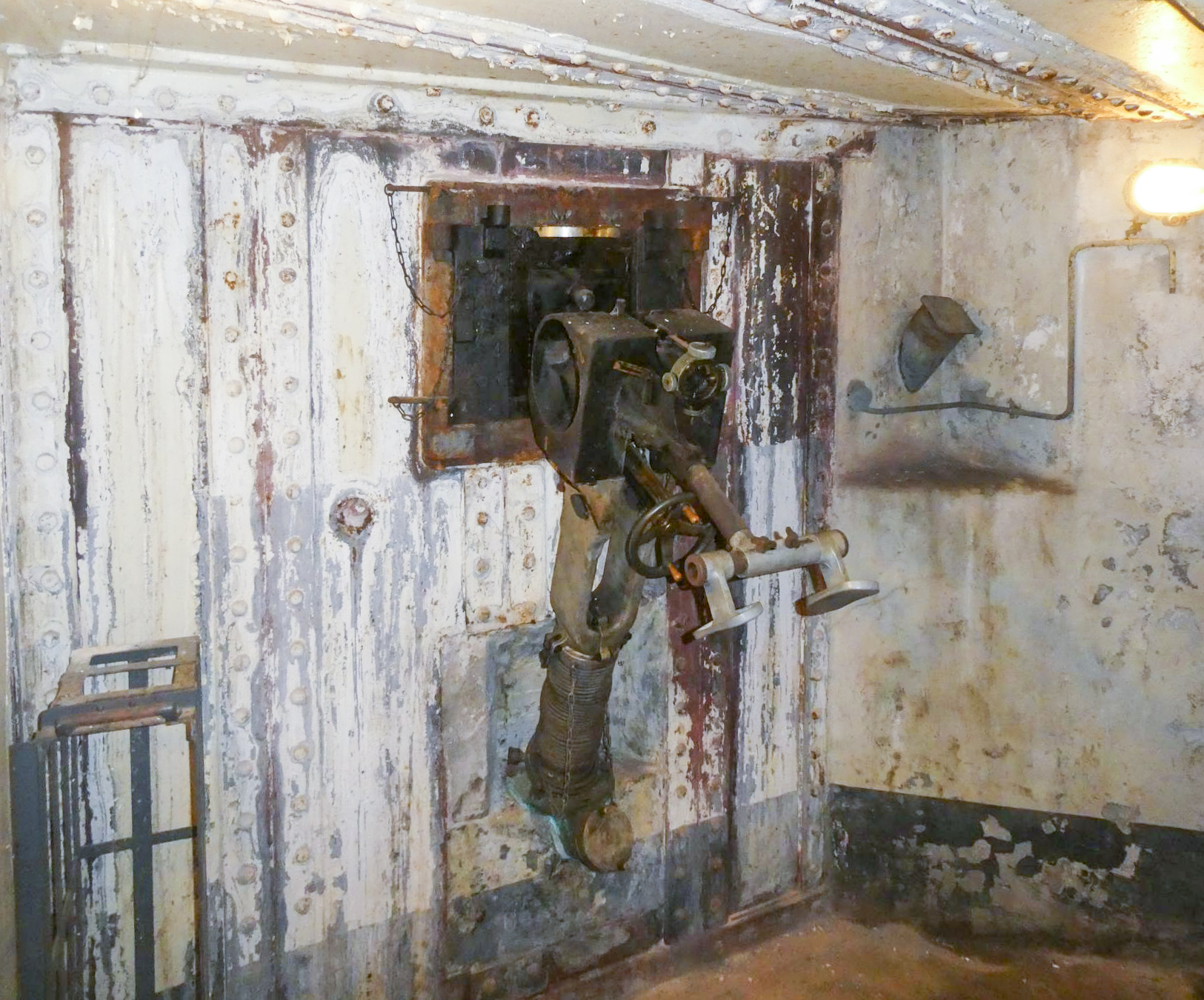 Ligne Maginot - SAINT ROCH (SHR) - (Ouvrage d'artillerie) - Bloc 4
JM orienté vers le col St. Jean - ELLENA - CUNY