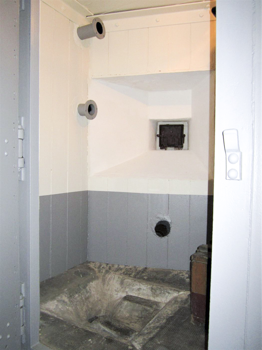 Ligne Maginot - 86 - ASCHENBACH - (Casemate d'infanterie - Double) - Latrines et créneau de défense rapprochée - Gregory Fuchs