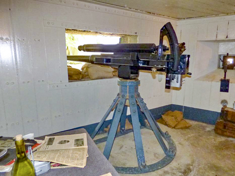 Ligne Maginot - 86 - ASCHENBACH - (Casemate d'infanterie - Double) - Canon de 47 mm de marine modèle 1902/15 (reproduction) - GRASSER Michel