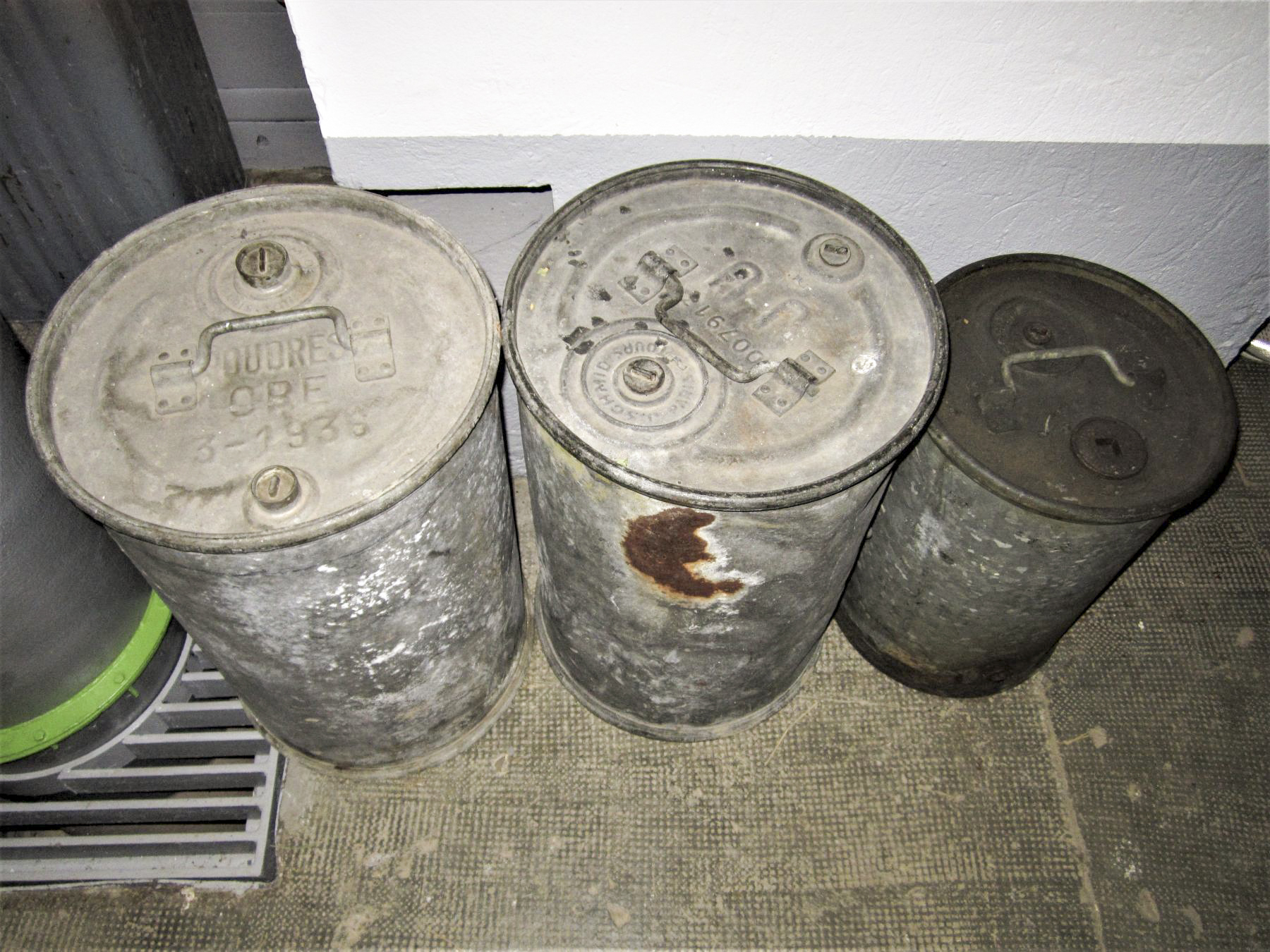 Ligne Maginot - 86 - ASCHENBACH - (Casemate d'infanterie - Double) - Futs d'hydrocarbures POUDRES CRE 3-1936 (administration centrale des poudres, centre de ravitaillement en essence) - Gregory Fuchs