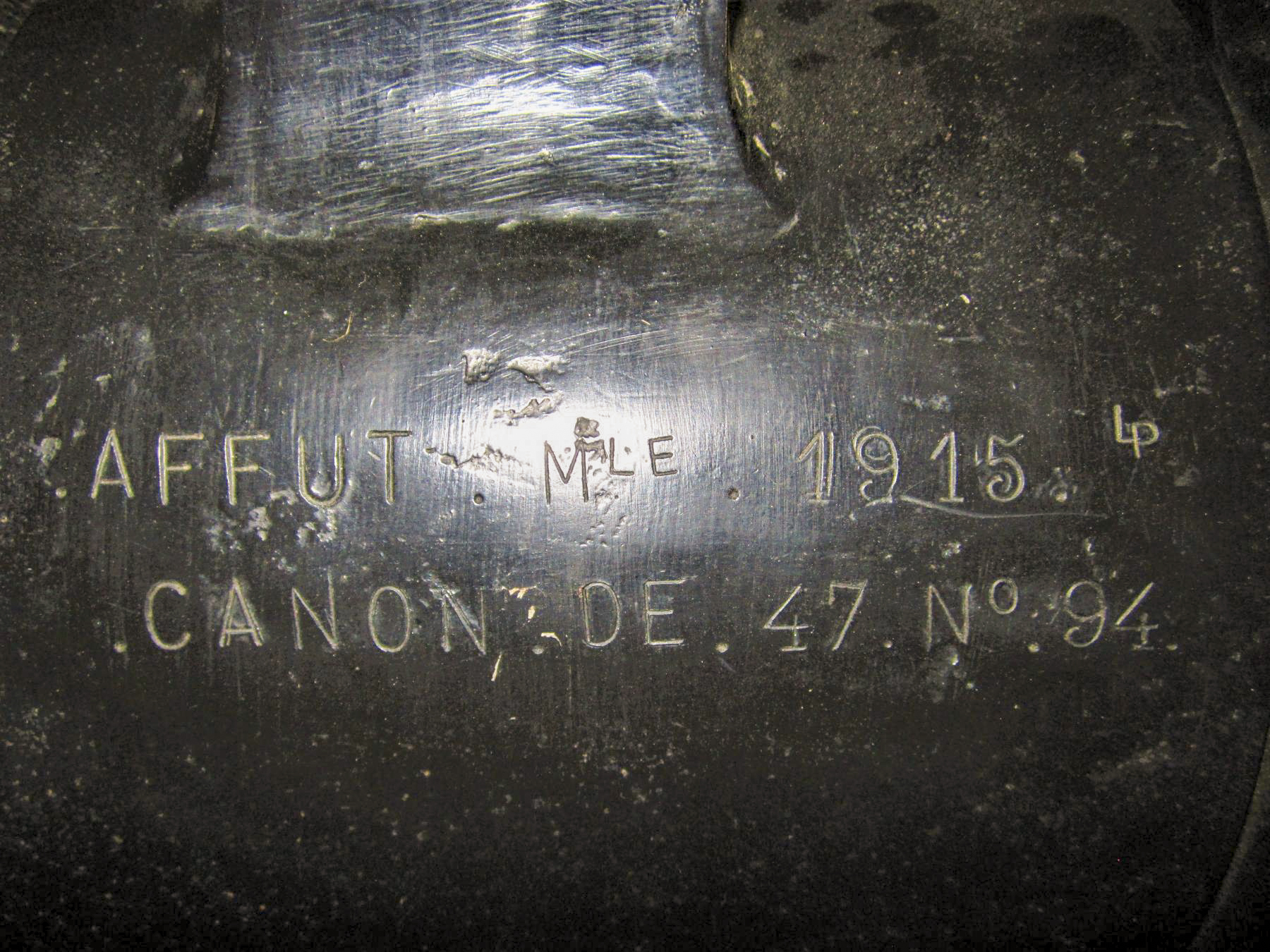 Ligne Maginot - 86 - ASCHENBACH - (Casemate d'infanterie - Double) - Canon de 47 mm de marine modèle 1902/15
Marquage de l'affût mle 1915, le canon porte le n°94 - Gregory Fuchs