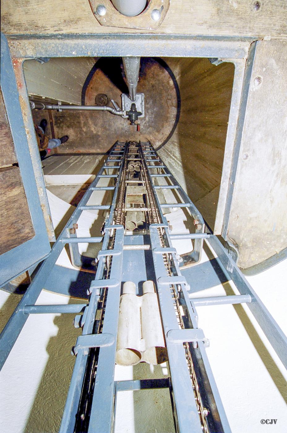 Ligne Maginot - 86 - ASCHENBACH - (Casemate d'infanterie - Double) - Noria à munitions et trappe d'accès - Lia VERMEULEN