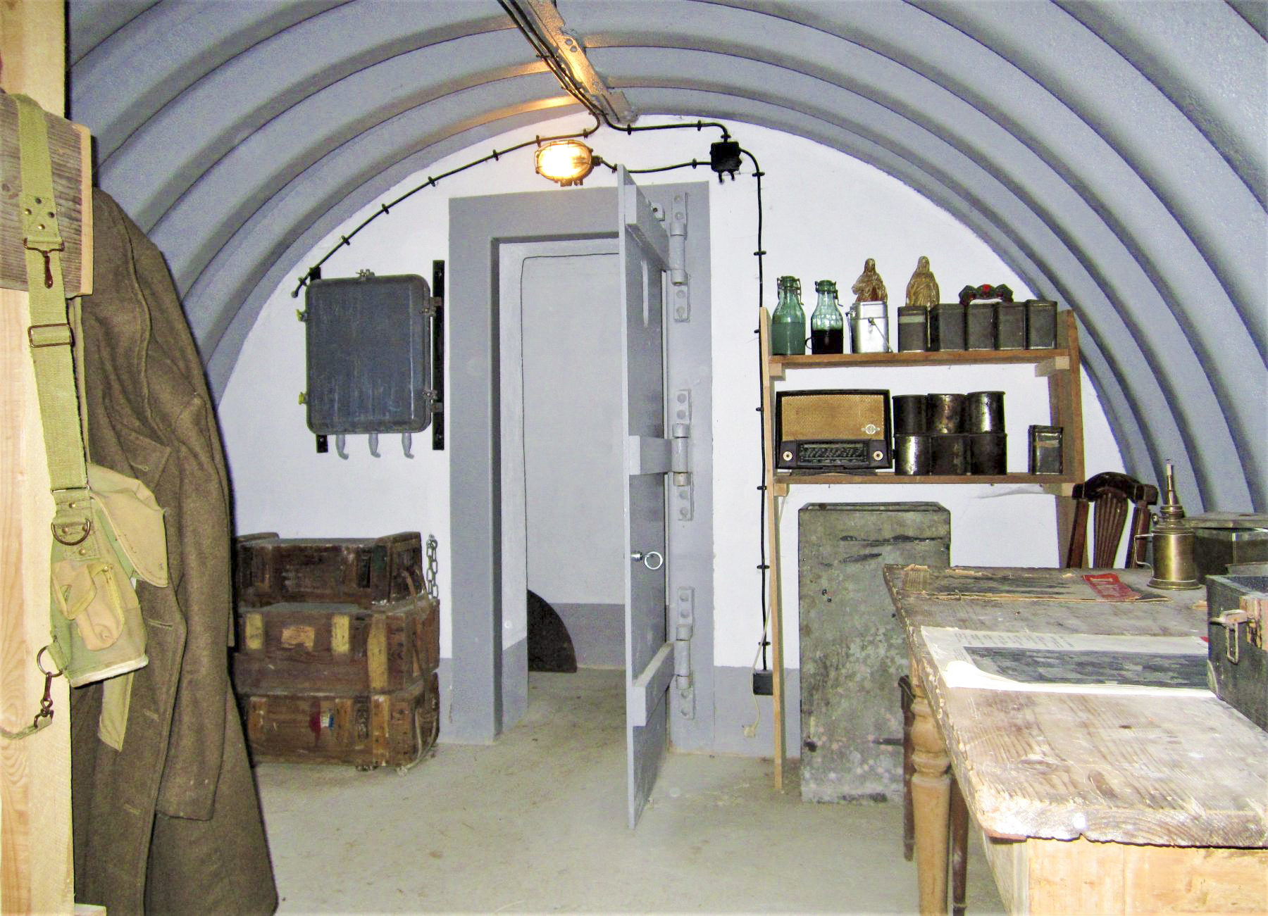 Ligne Maginot - 86 - ASCHENBACH - (Casemate d'infanterie - Double) - Abri attenant à la tourelle démontable (reconstitution suggestive) - Gregory Fuchs