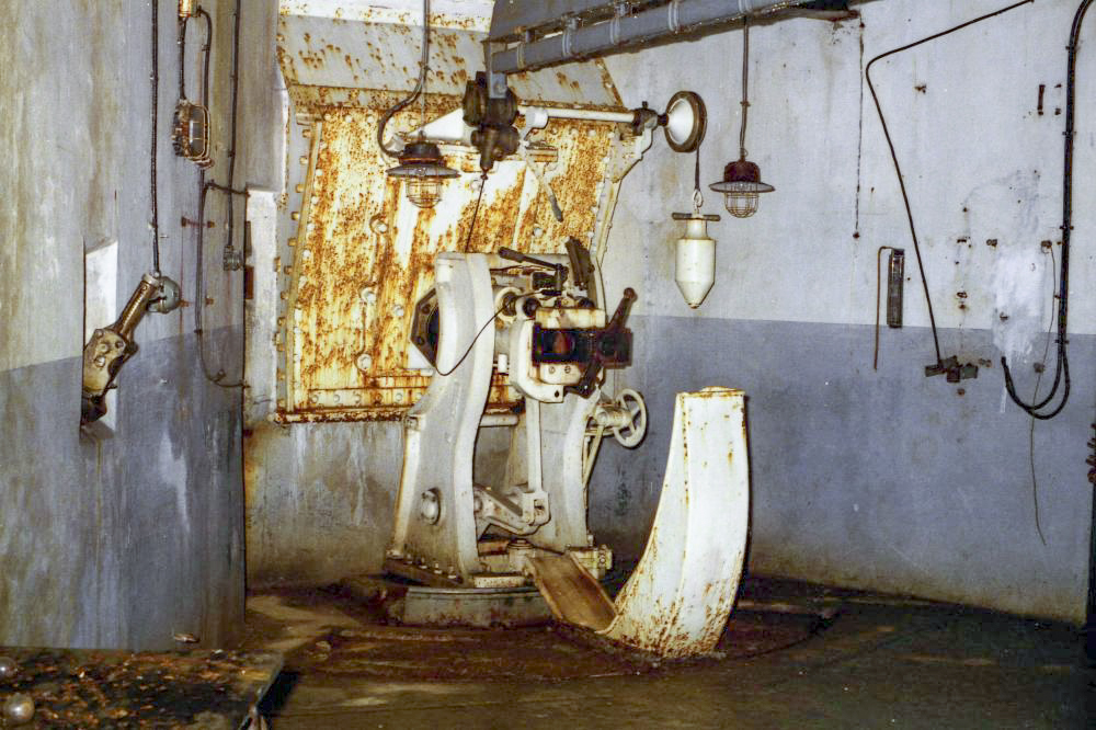 Ligne Maginot - SIMSERHOF - (Ouvrage d'artillerie) - Bloc 1
Obusier de 135 mm - JFK