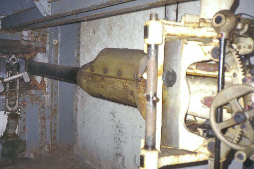 Ligne Maginot - SIMSERHOF - (Ouvrage d'artillerie) - Entrée des hommes
Chambre de tir - JFK