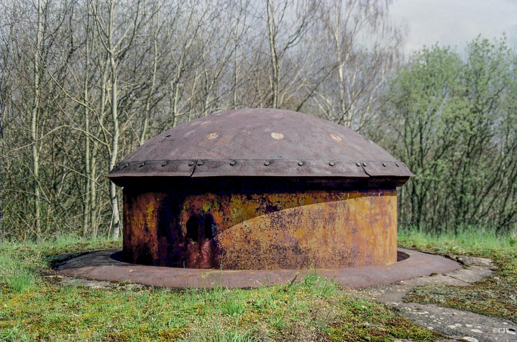 Ligne Maginot - SIMSERHOF - (Ouvrage d'artillerie) - Bloc 1
Tourelle mitrailleuses - Lia VERMEULEN